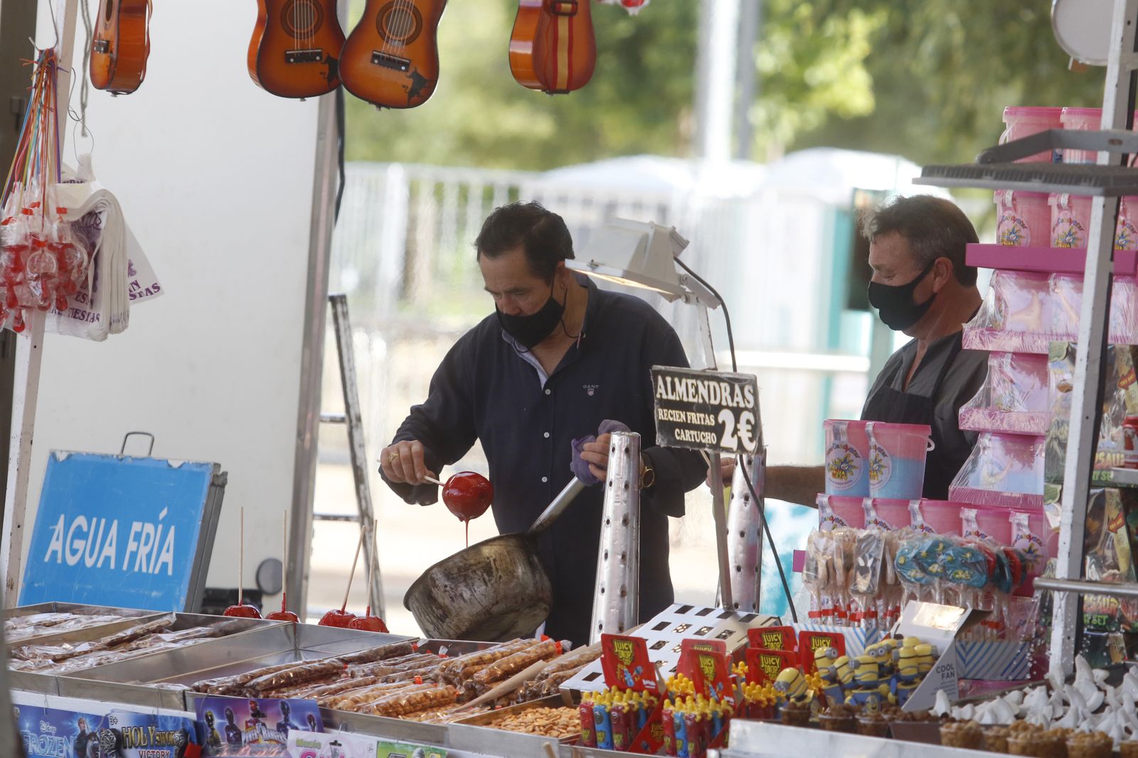 Primera jornada en el parque de atracciones de El Arenal, en imágenes
