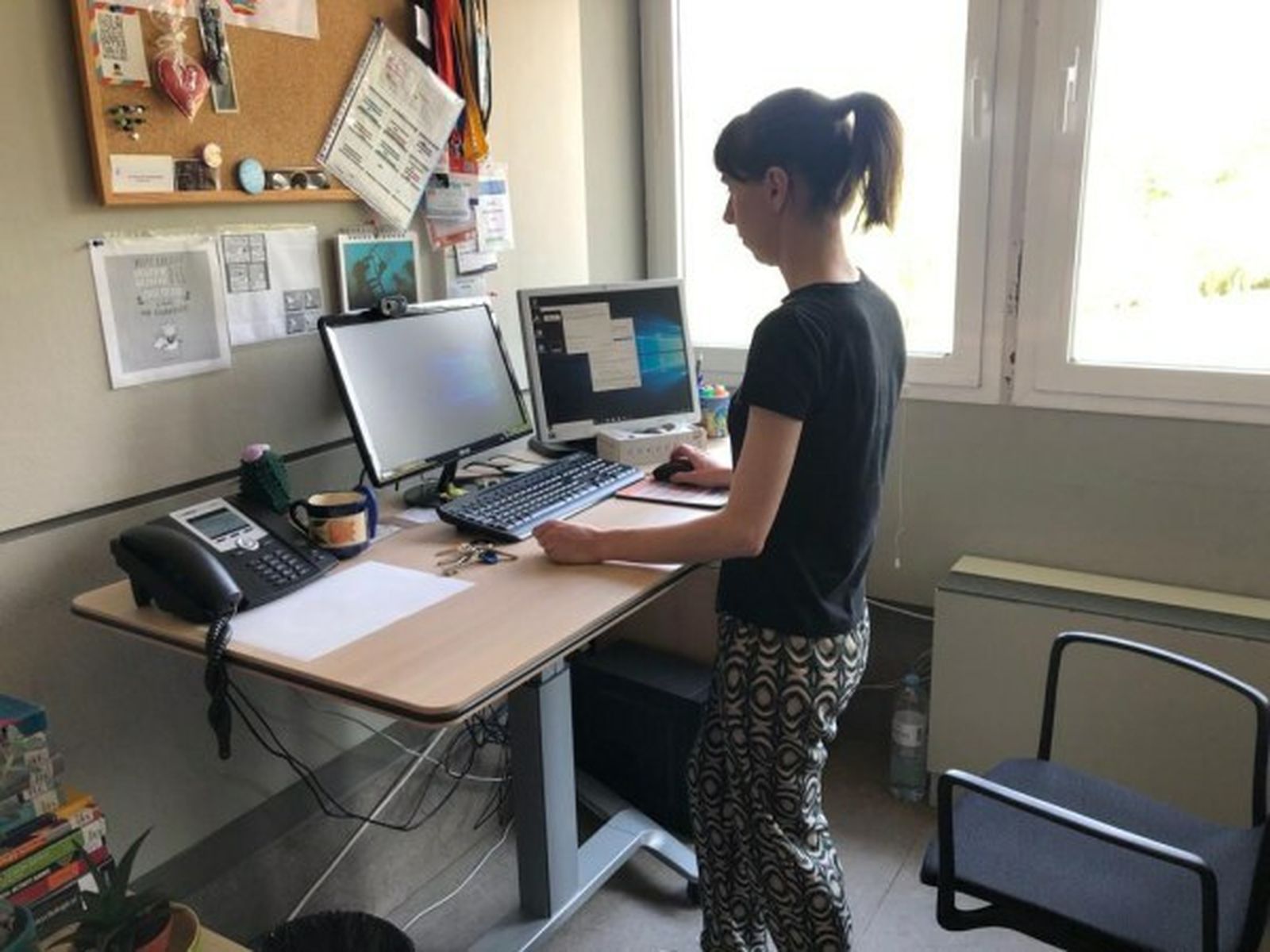 Una mesa regulable para trabajar de pie