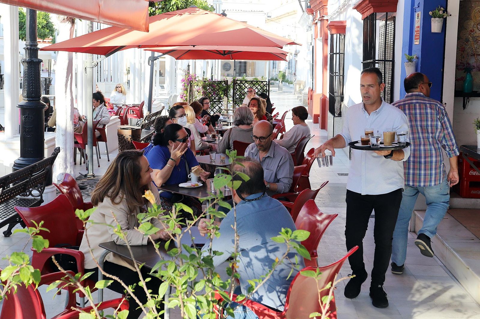 Imágenes de la Virgen del Rocío y sus nuevas andas