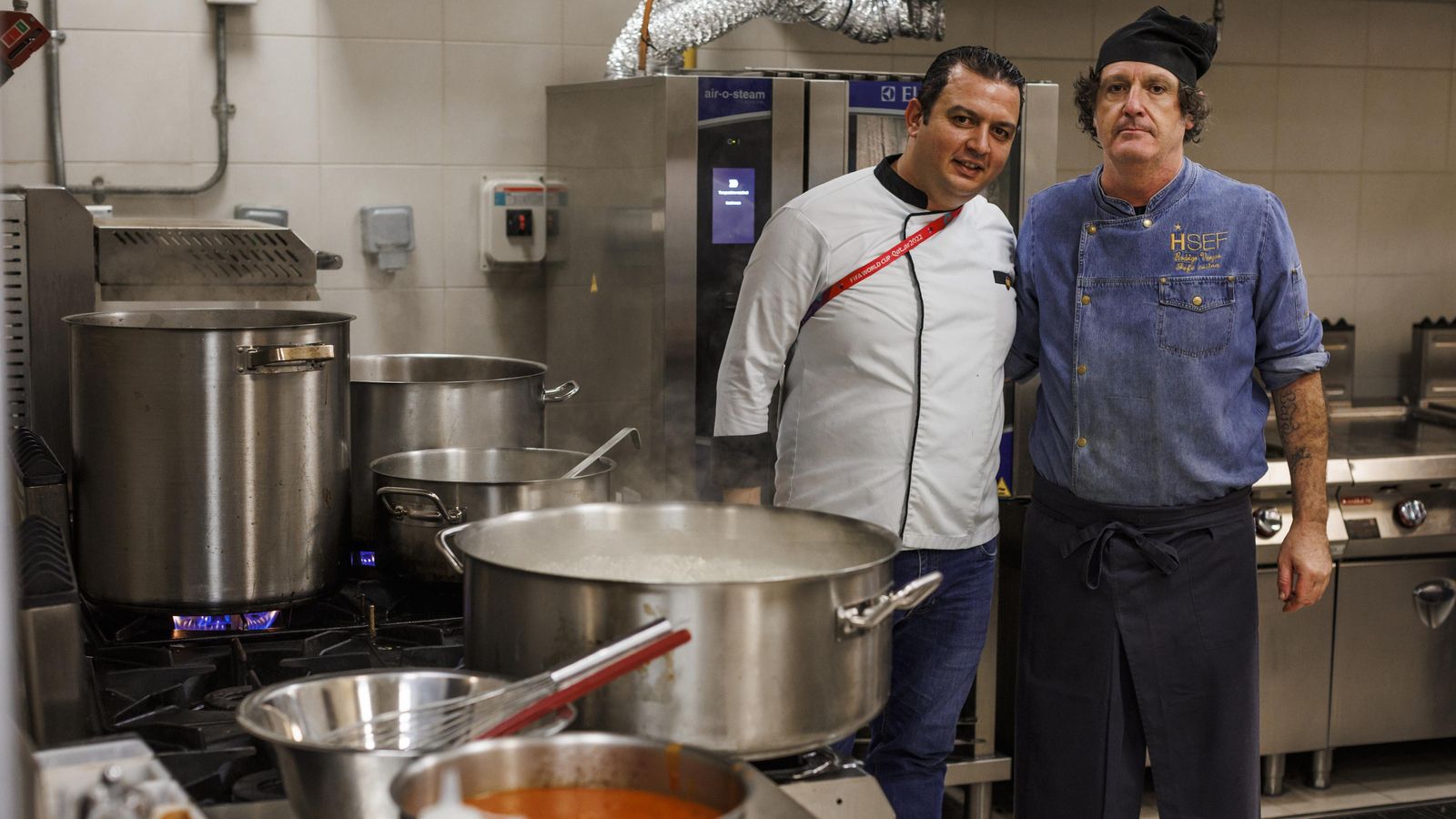 Rodrigo Vargas, con otro de los integrantes del equipo.