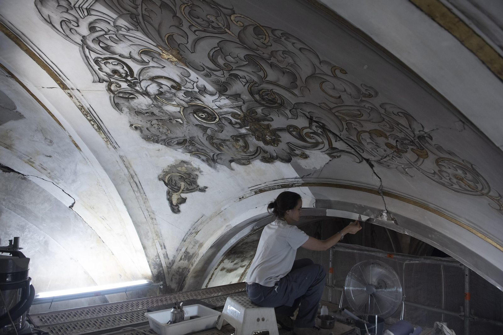 Todas las imágenes de la restauración de las pinturas en la Parroquia de la Magdalena