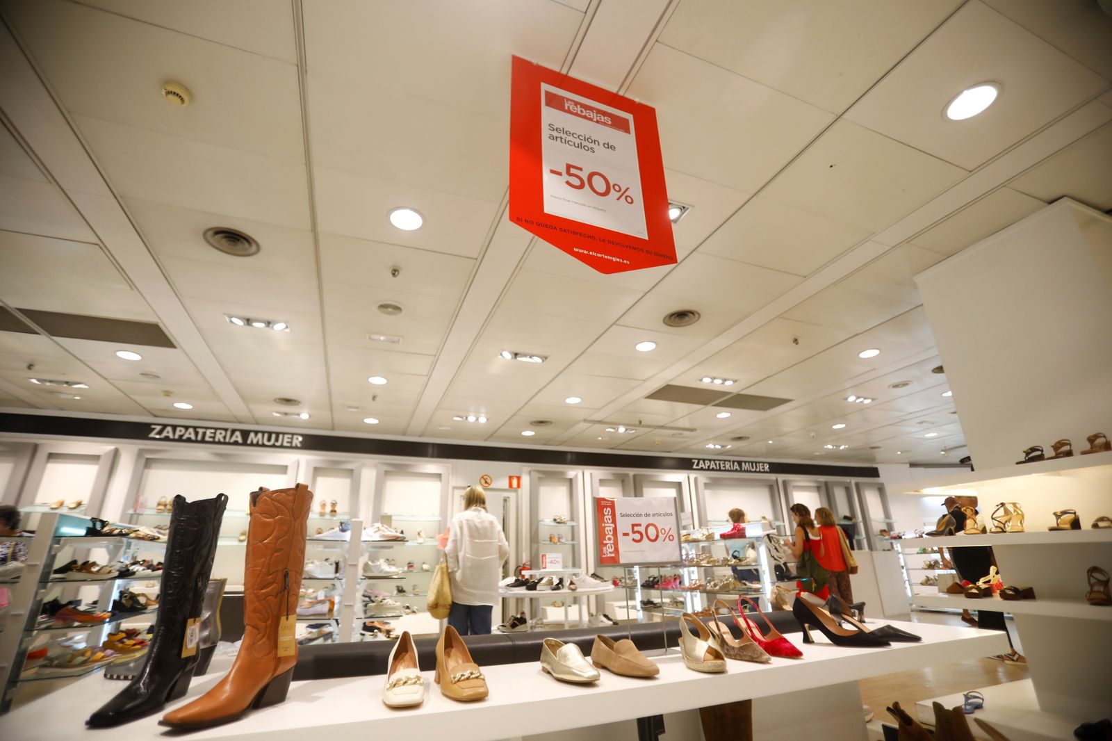 Arrancan las rebajas de verano en Córdoba, en imágenes