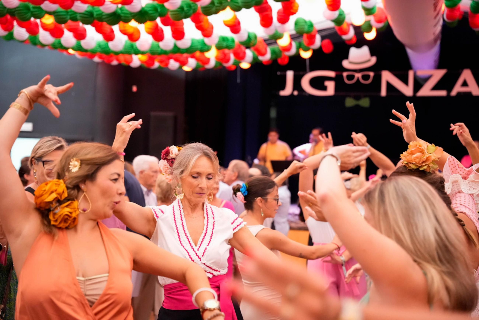 Así bailan en el concurso de sevillanas de La Lola de la fería de Almería