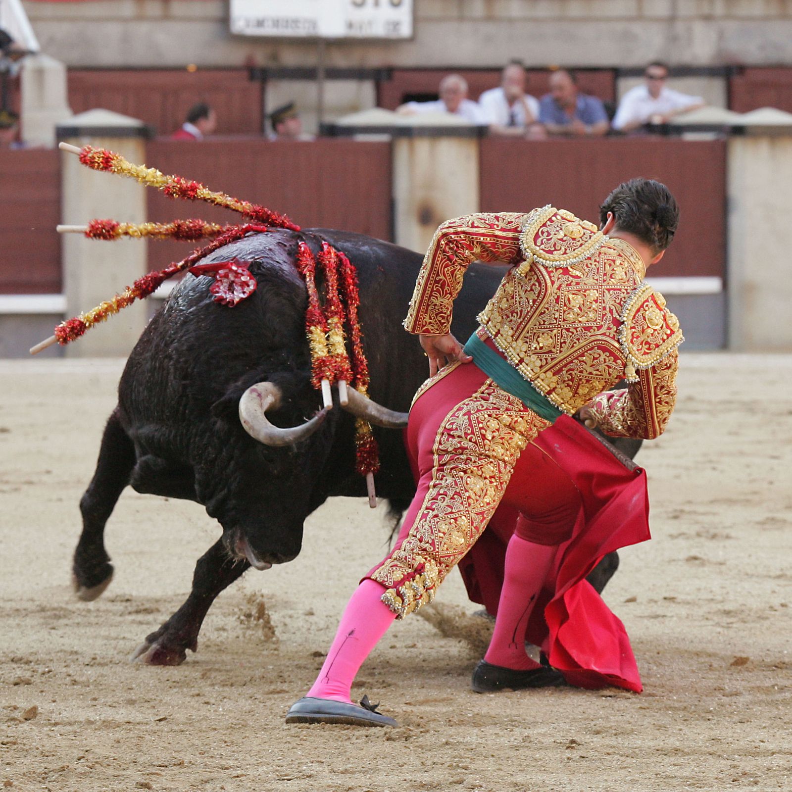 Morante volvería a retirarse tras actuar en la corrida de Beneficencia de 2007.