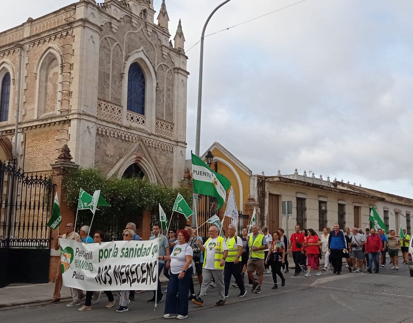 La marcha por la sanidad pública entre Puente Genil y Aguilar de la Frontera, en imágenes