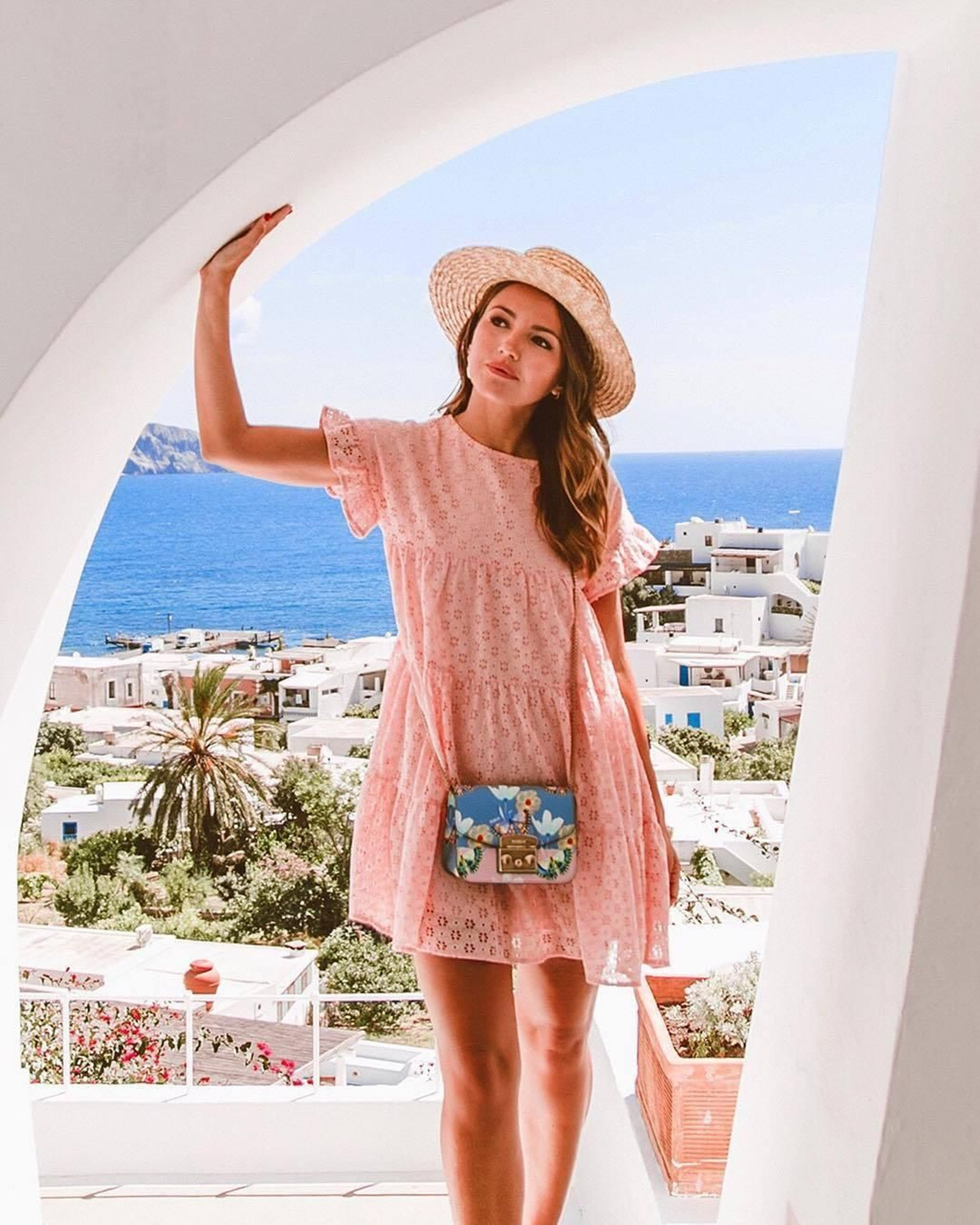 Alexandra Pereira (Lovely Pepa) con un modelo 'My Play' de Furla.