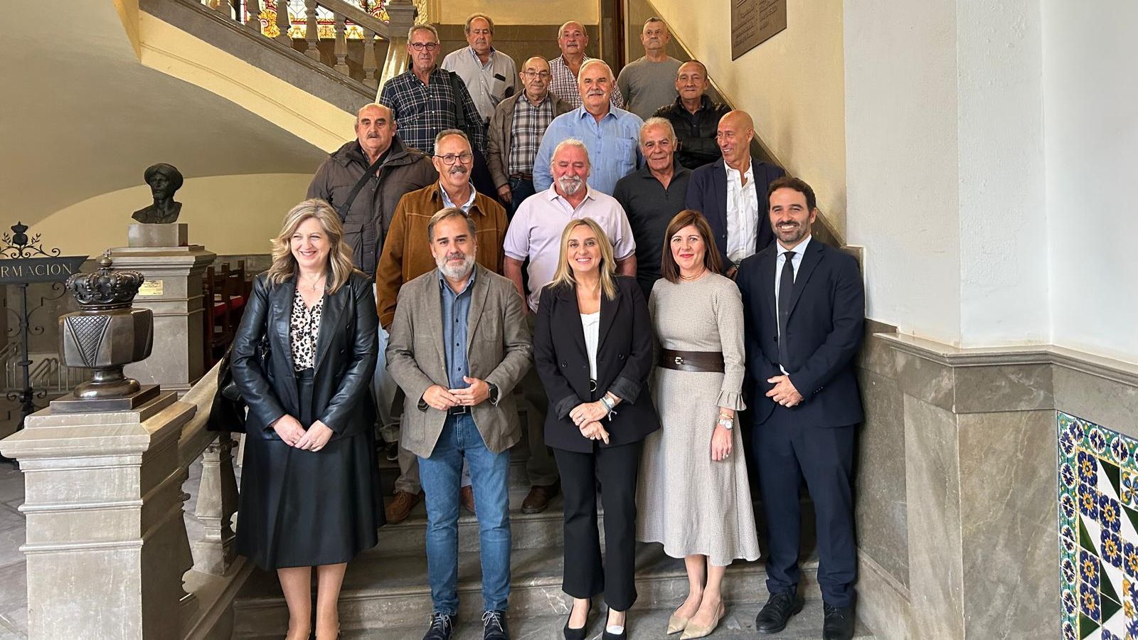 Trabajadores de Inagra homenajeados junto a la alcaldesa Marifrán Carazo y representantes de diferentes grupos políticos