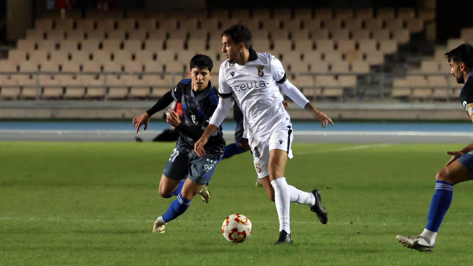 Imágenes de la eliminatoria de Copa del Rey entre el Xerez CD y el AD Ceuta FC en Chapín