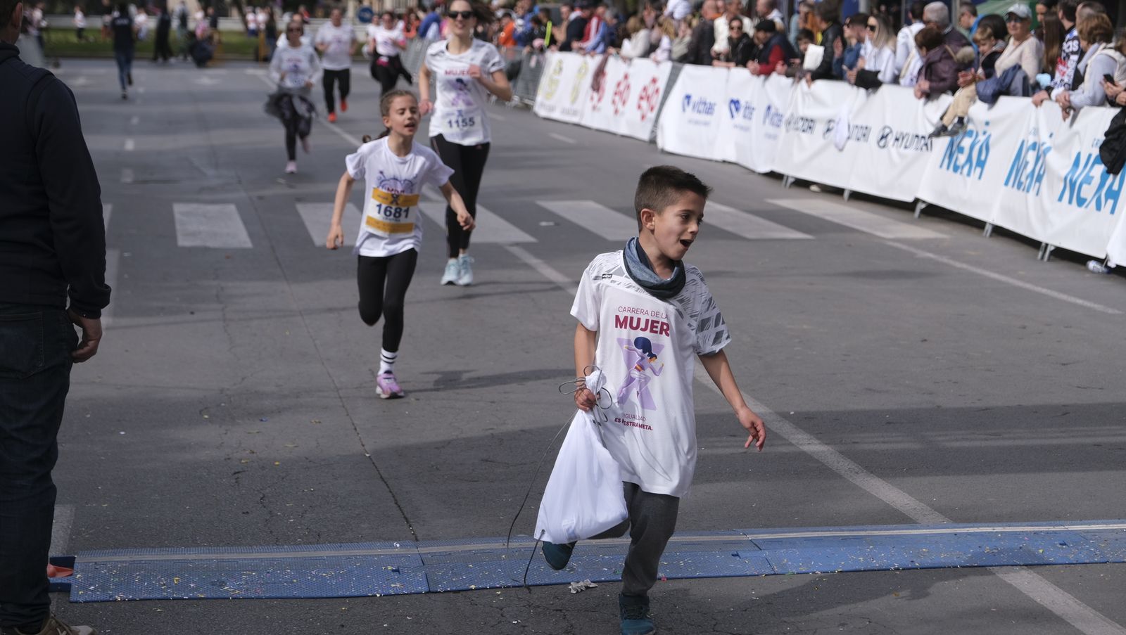 Imágenes de la Carrera de la Mujer 2023 en Almería