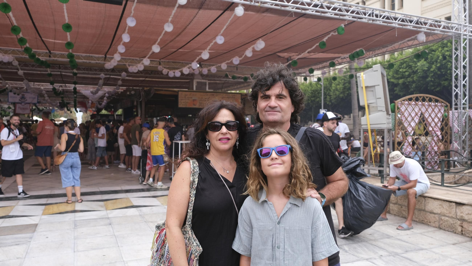 Los almerienses disfrutan del lunes en la Feria del Mediodía