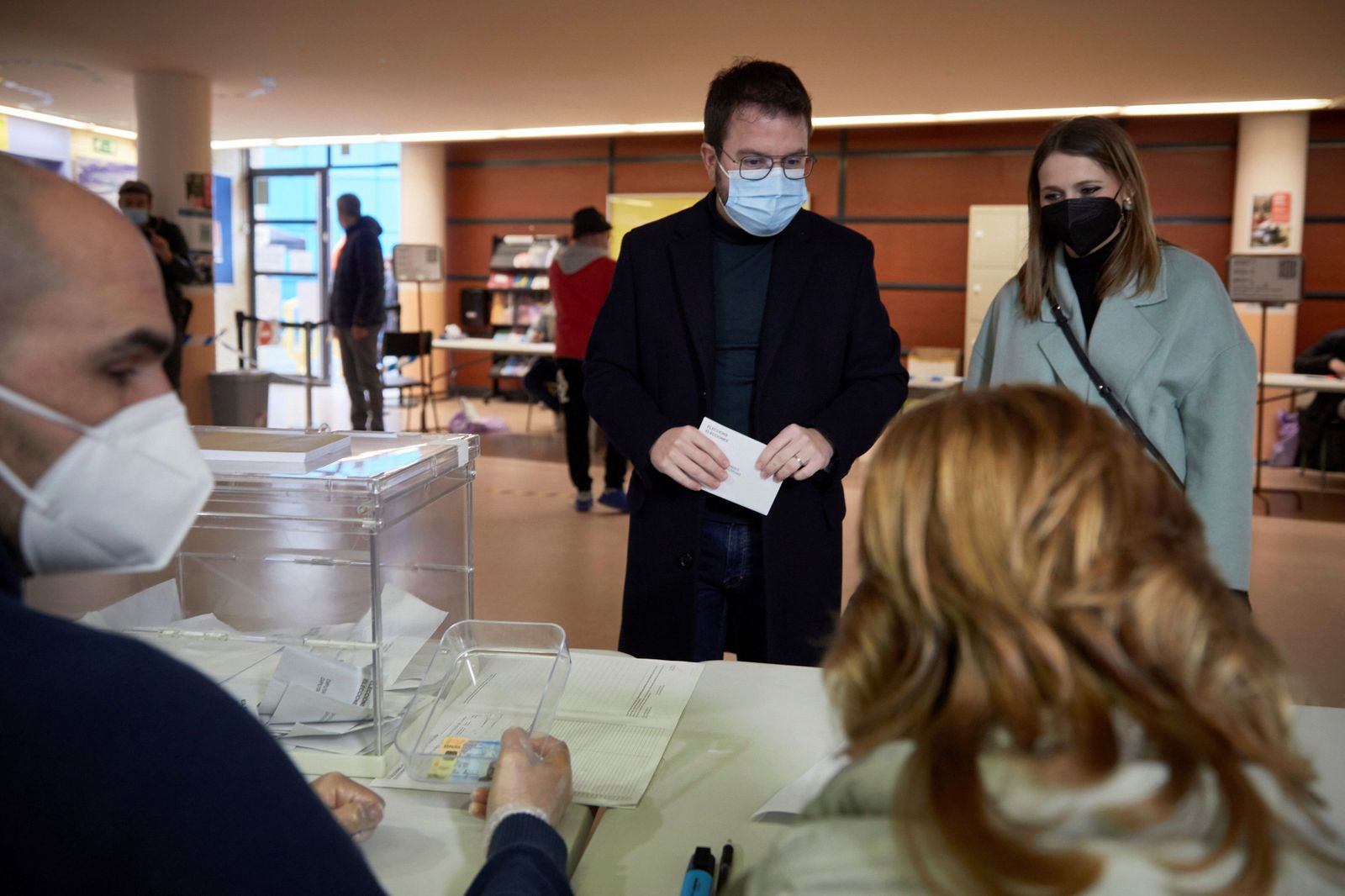 Imágenes de la jornada electoral en Cataluña