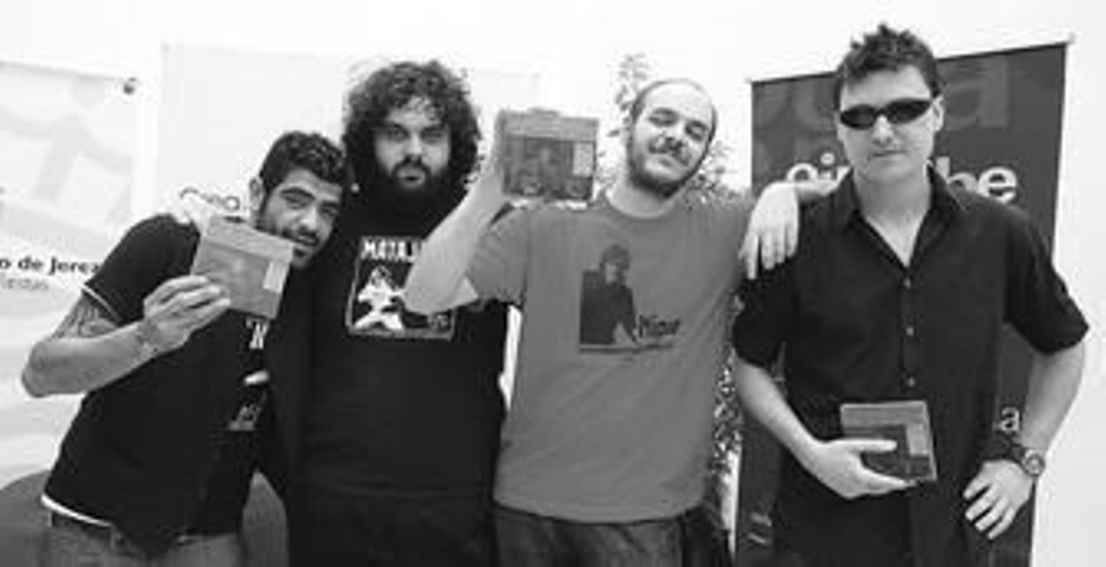 Un momento de la presentación del libro de Migue Benítez ayer en la librería Hojas de Bohemia.