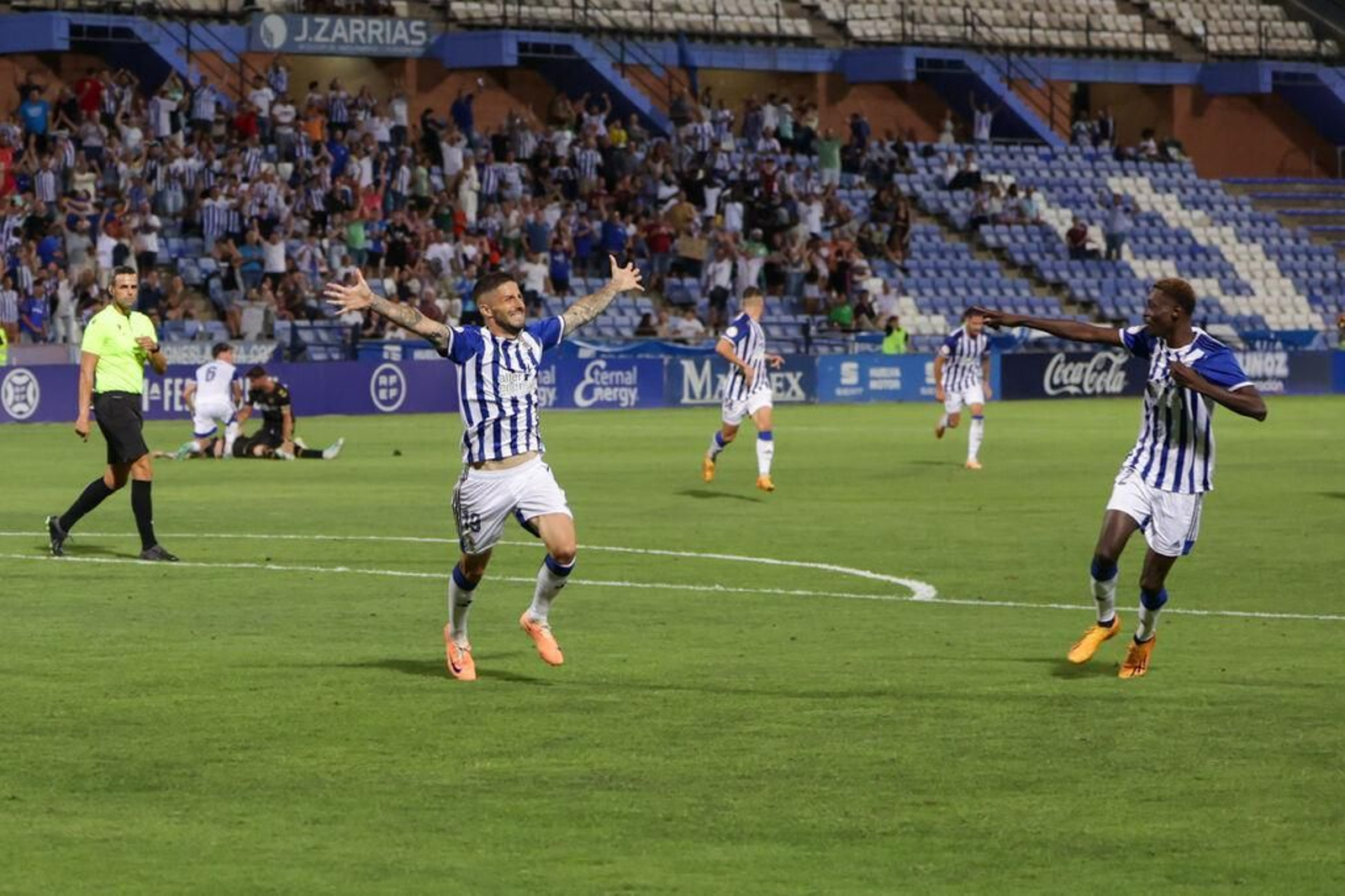 Antonio Domínguez celebra su primer gol con el Recre esta temporada.