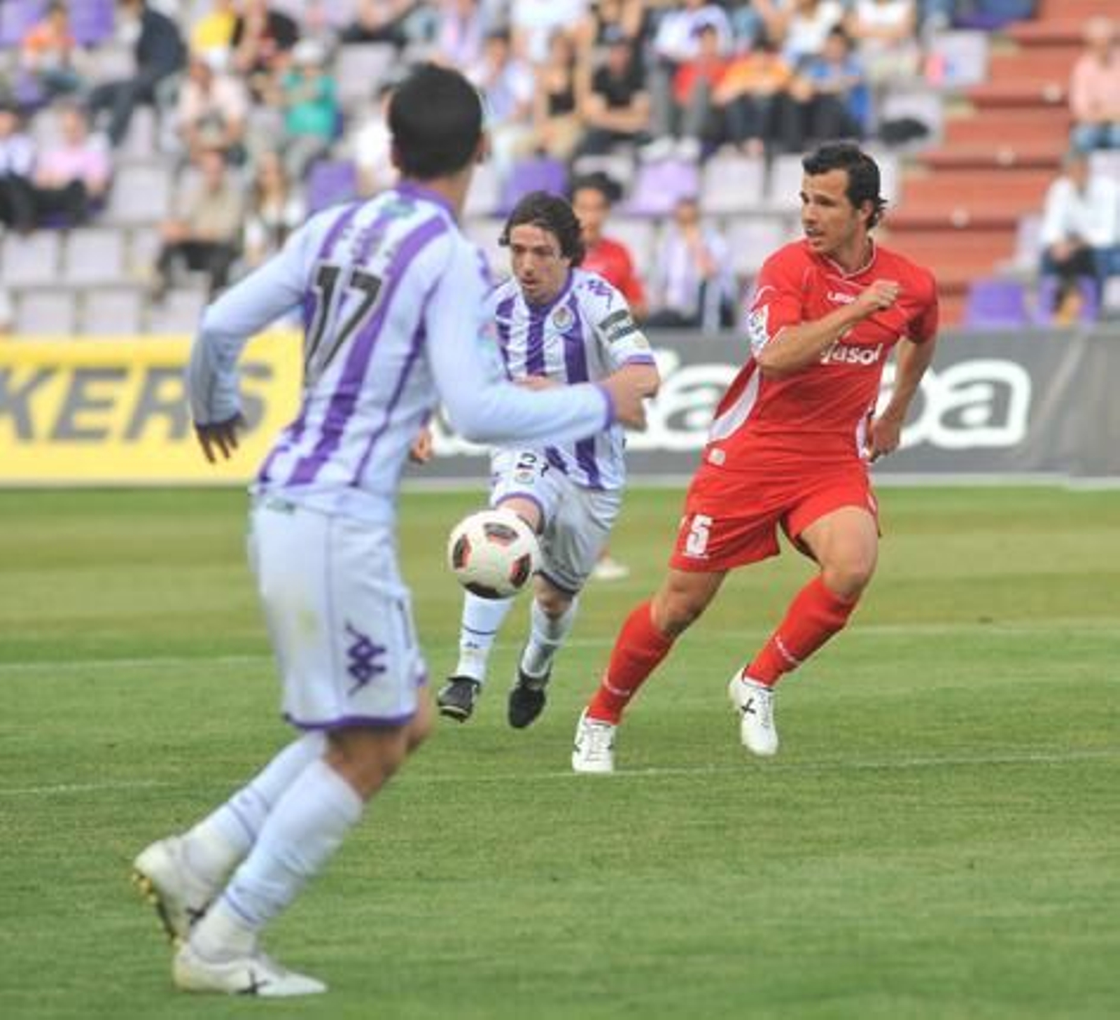 El Xerez se aleja del play-off de ascenso tras caer en Valladolid. 

Foto: LOF