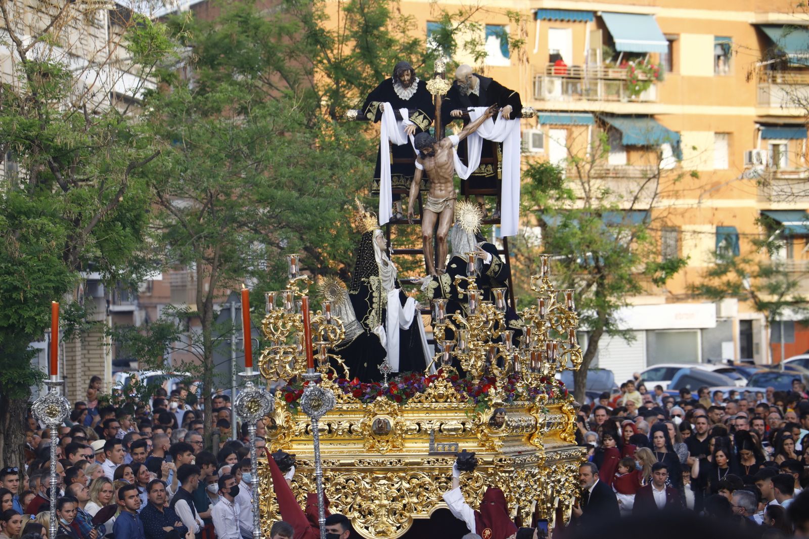 Viernes Santo en Córdoba: la procesión del Descendimiento, en imágenes