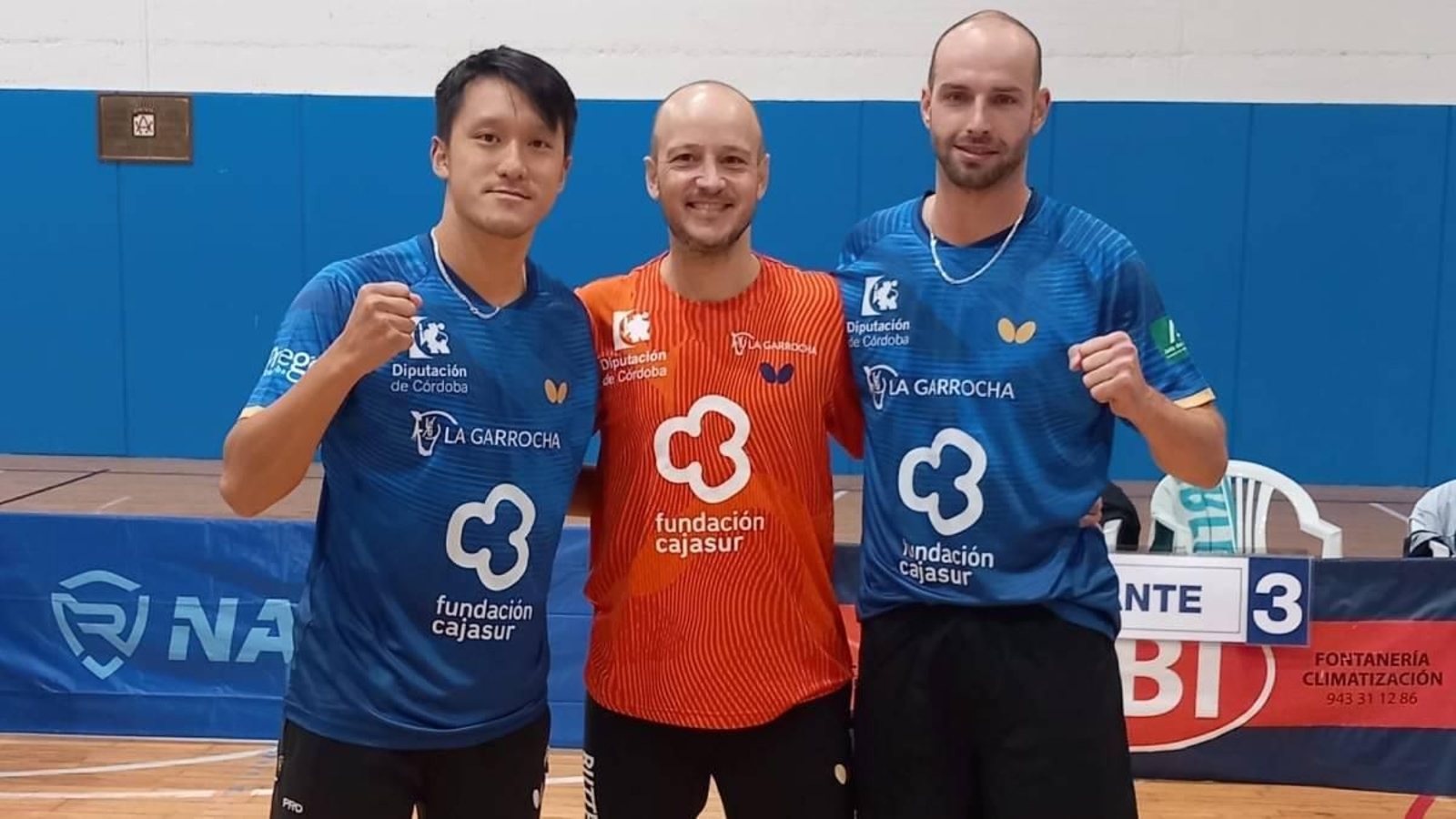 La tripleta prieguense celebra su triunfo en San Sebastián.