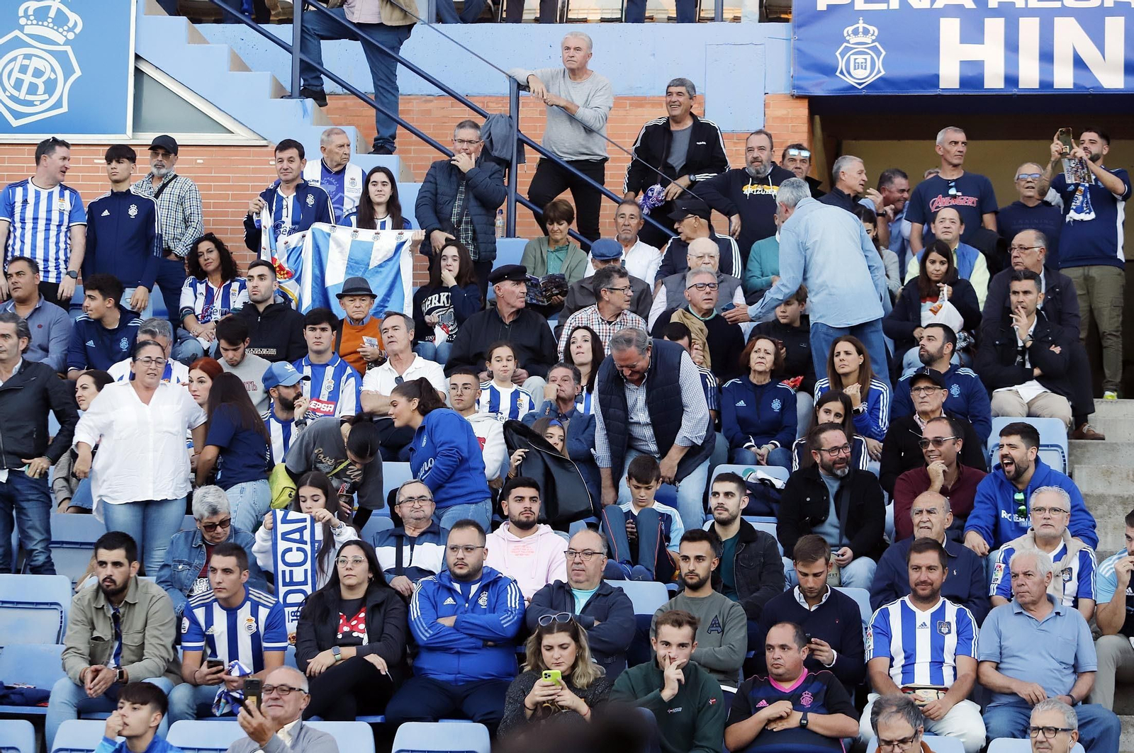 Gran ambiente en las gradas del Nuevo Colombino para el Recre-At Sanluqueño, en imágenes