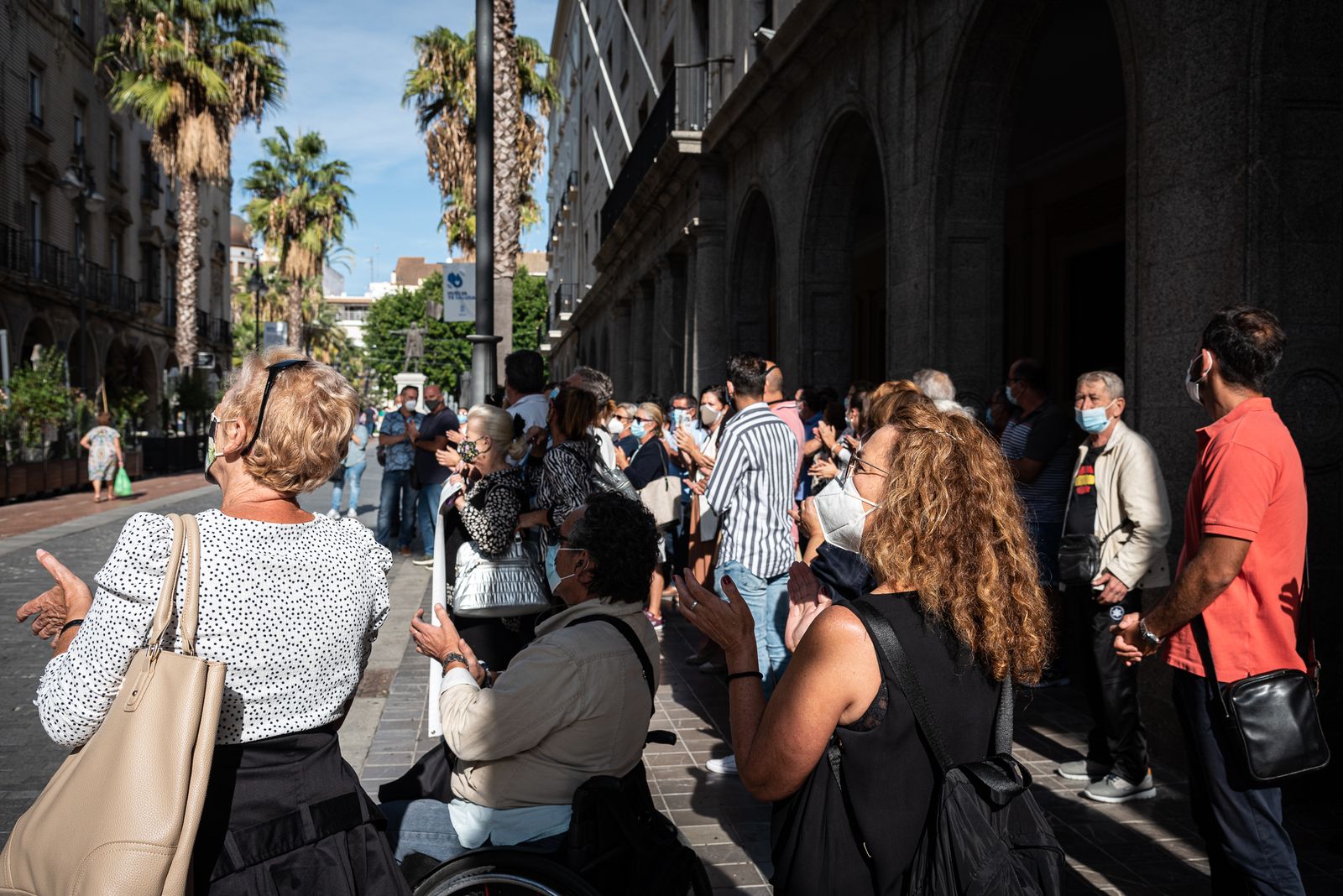 Imágenes de la concentración de los vecinos de Almonte por el servicio de urgencias