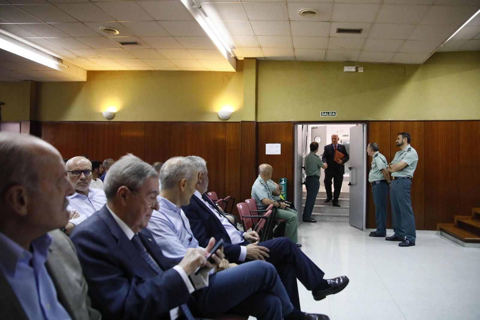 Las imágenes de la charla de Jesús Narciso Núñez Calvo sobre 'La creación de la Guardia Civil como nuevo modelo de seguridad pública' en Almería