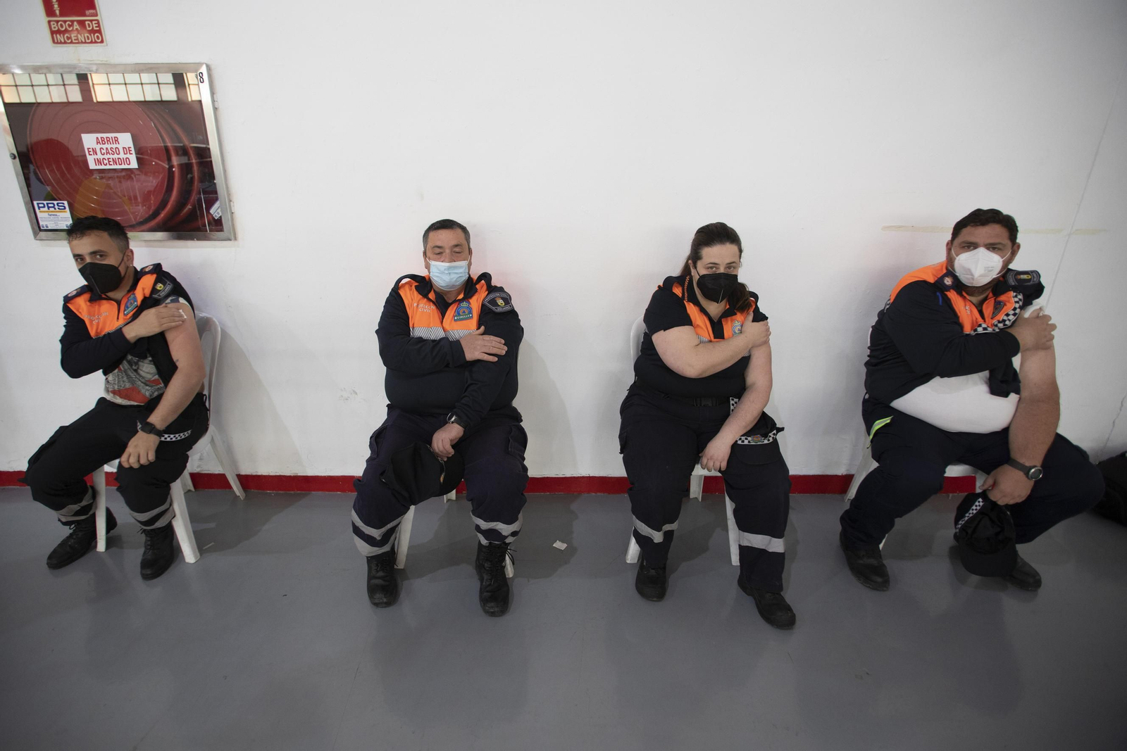 Además de las personas entre 62 y 65 años, en Fermasa también se vacunaron efectivos de Protección Civil