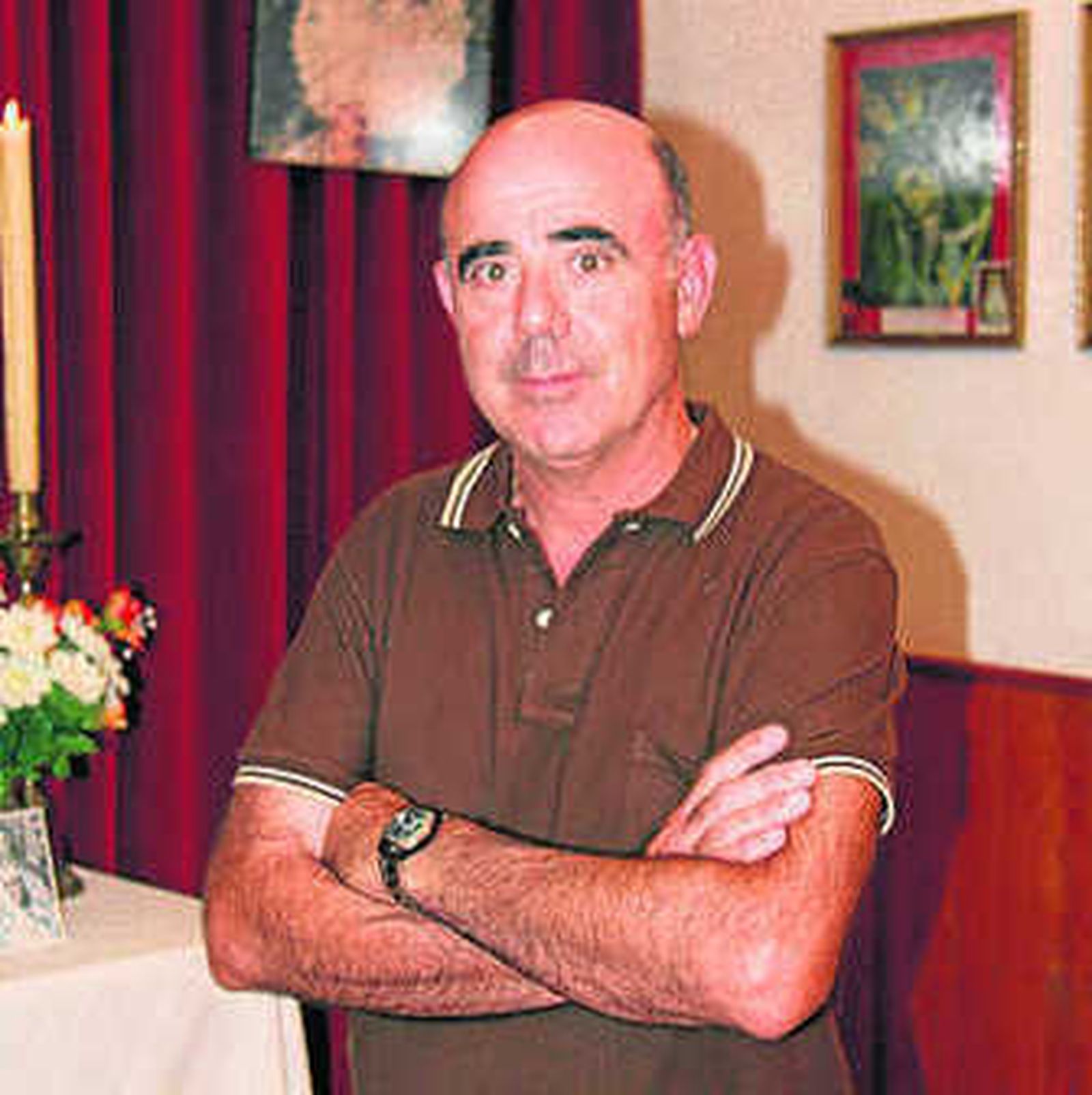 Un torero, Enrique Ponce, rezando en la capilla de la plaza de El Puerto.