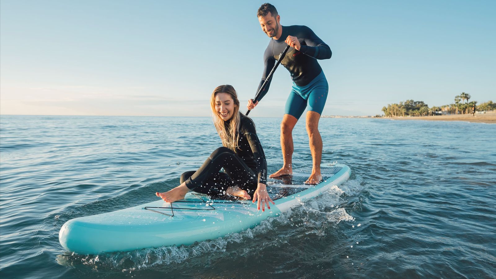 Sus aguas son ideales para los deportes acuáticos.