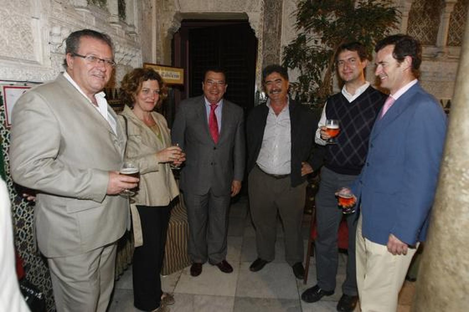 Francisco Javier Díaz, María de los Ángeles Pérez, José Luis Tejada, Pablo Duque, José Miguel Pérez y el director de Seguridad del Puerto, José Antonio Romero Huelin.

Foto: Jose Braza