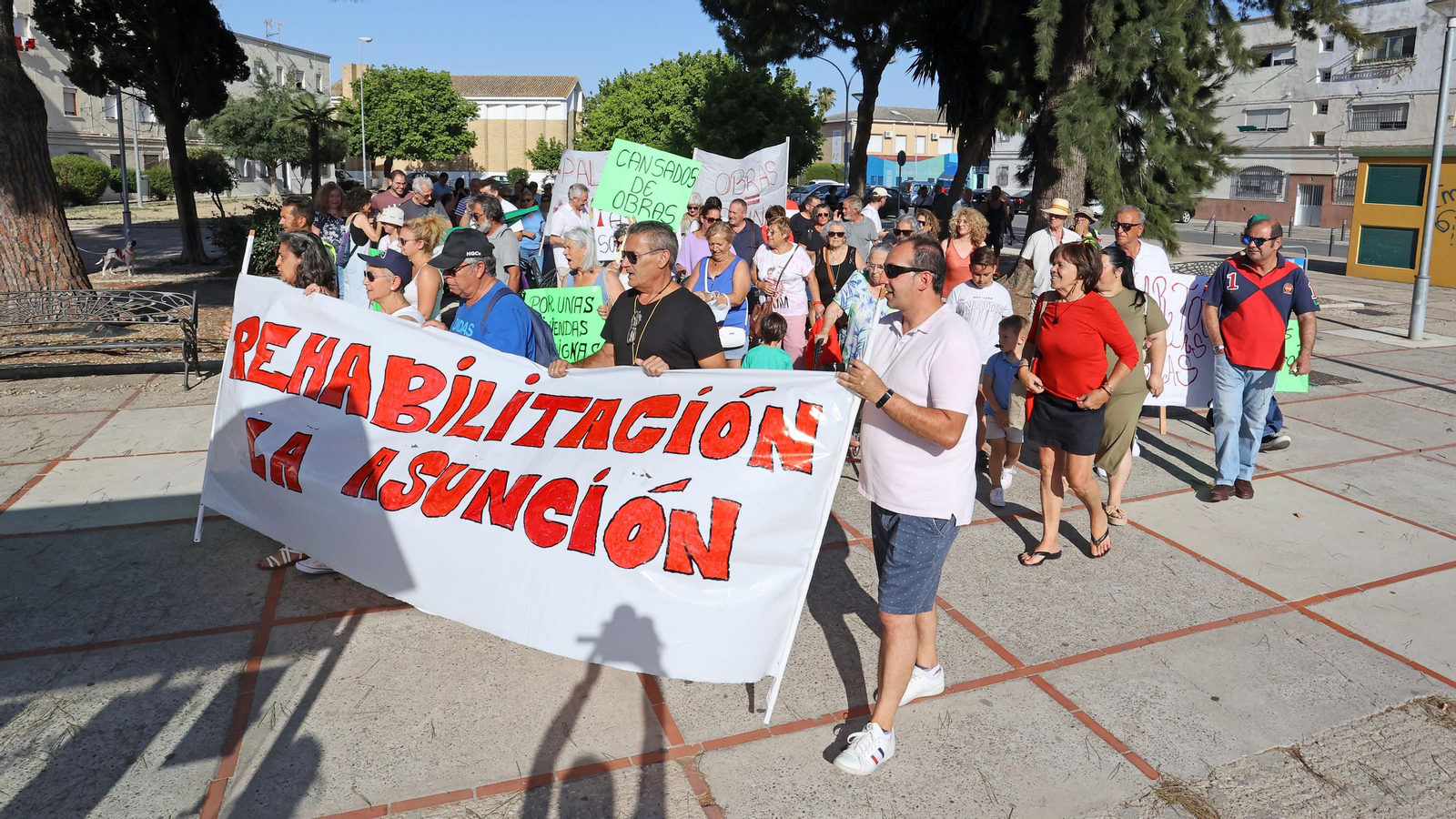 Los vecinos de la Asunción claman por las obras de sus bloques