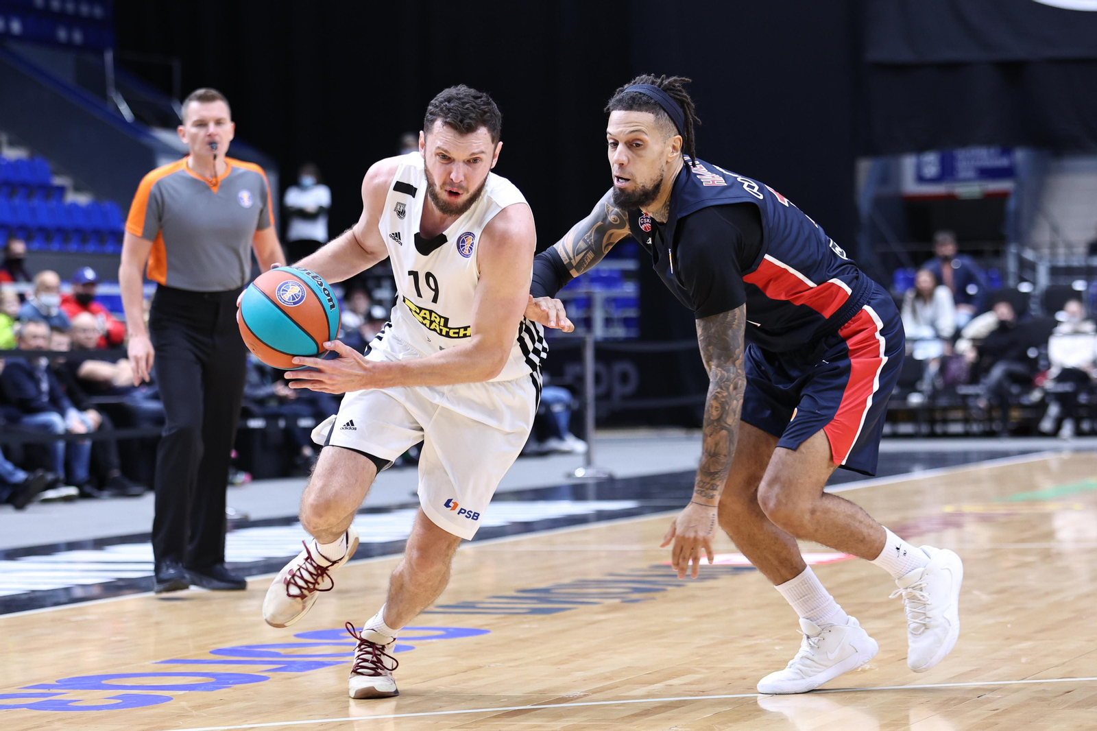 Mikhail Kulagin intenta marcharse de Hackett.