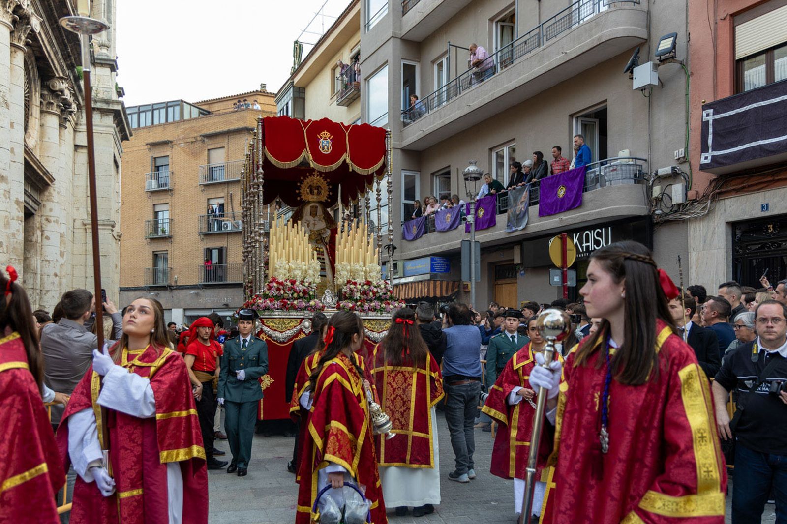 Los jiennenses arropan a las tres cofradías de la tarde en un Domingo de Ramos más caluroso de lo esperado (II)
