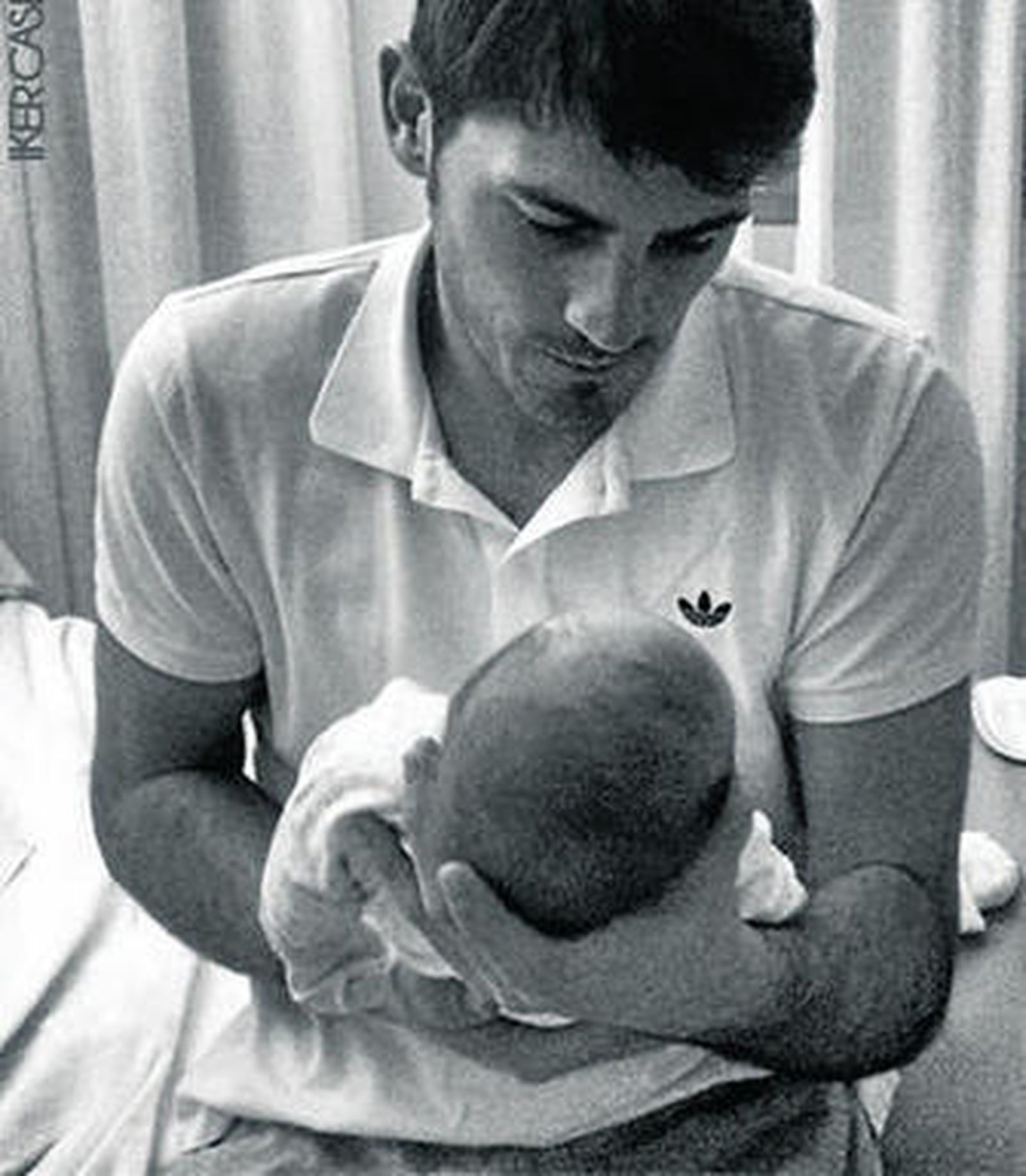 Íker Casillas presenta a su retoño Martín