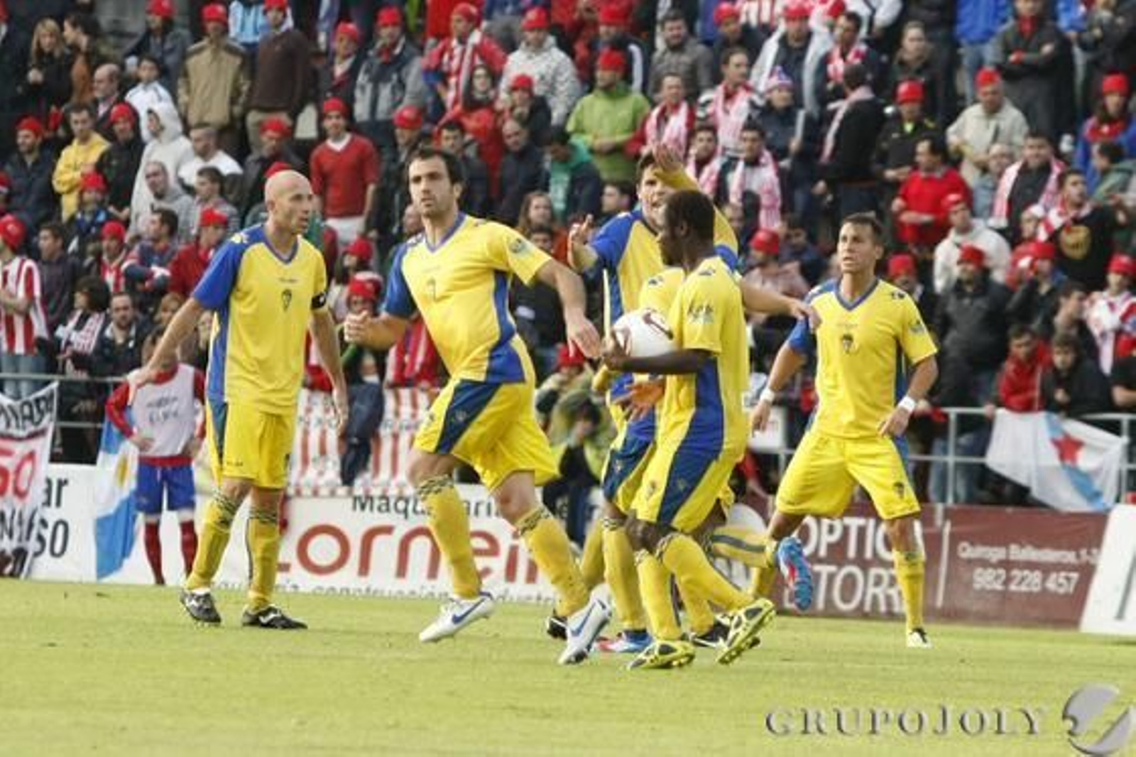 Los cadistas celebran el tanto del capitán.

Foto: LOF