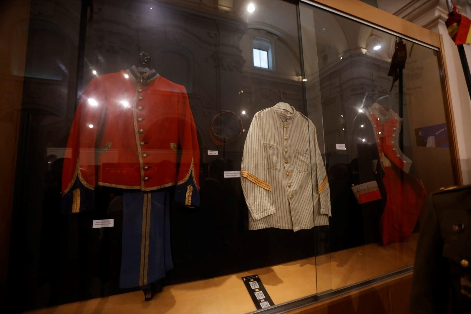 La exposición en Córdoba sobre los suboficiales en la historia militar de España, en imágenes