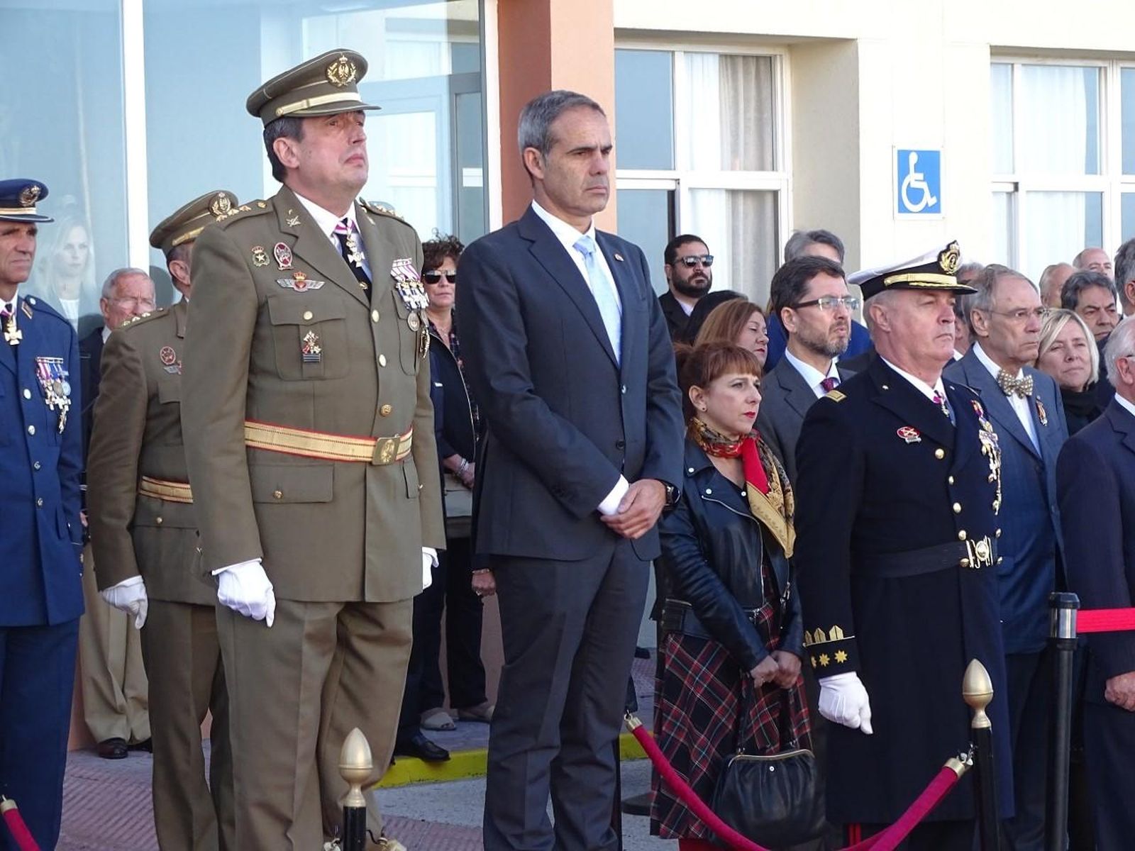 El Subdelegado de Defensa, a la derecha, con el delegado de Andalucía y Subdelegado del Gobierno.