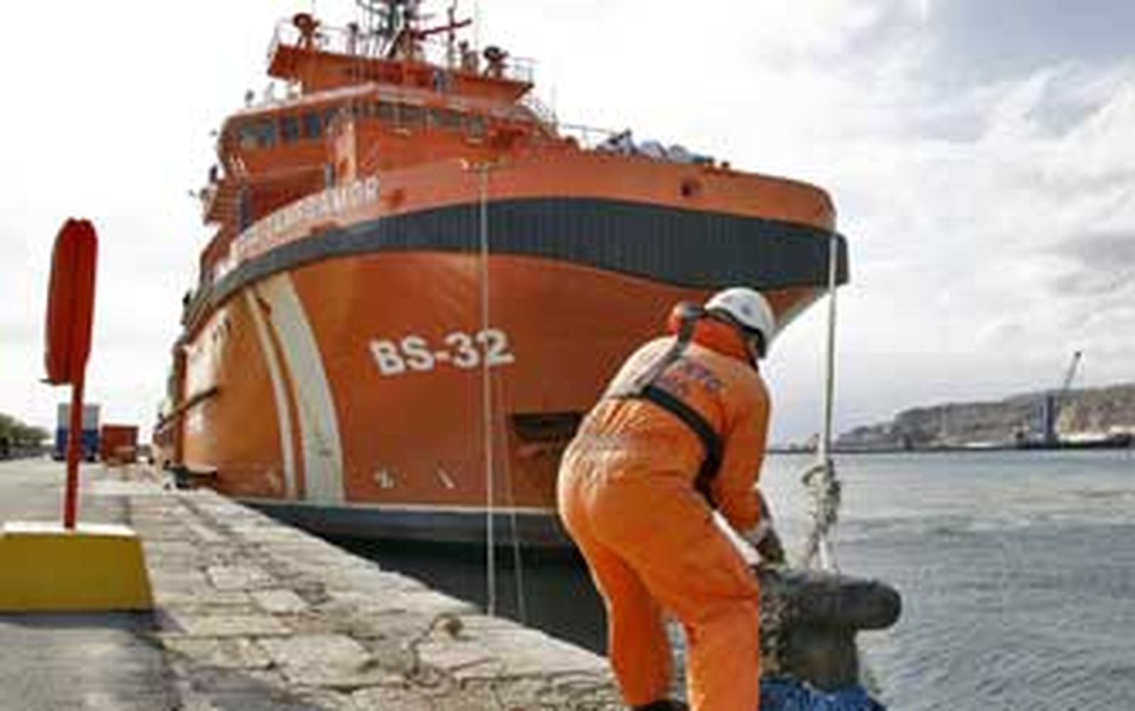 Localizan los cuerpos de los tres tripulantes del helicóptero accidentado en Almería