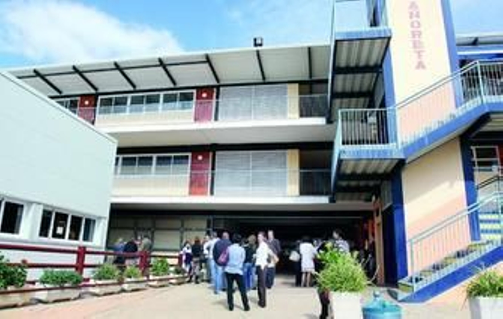 Los padres de los alumnos asistieron a una reunión masiva en el centro el pasado viernes.