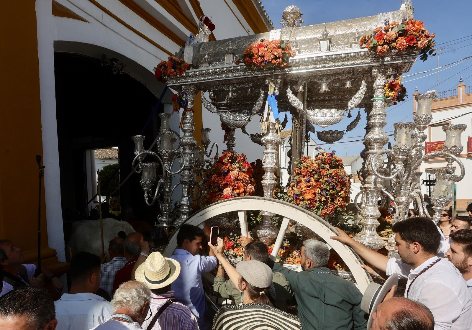 Presentación de las hermandades en Villamanrique
