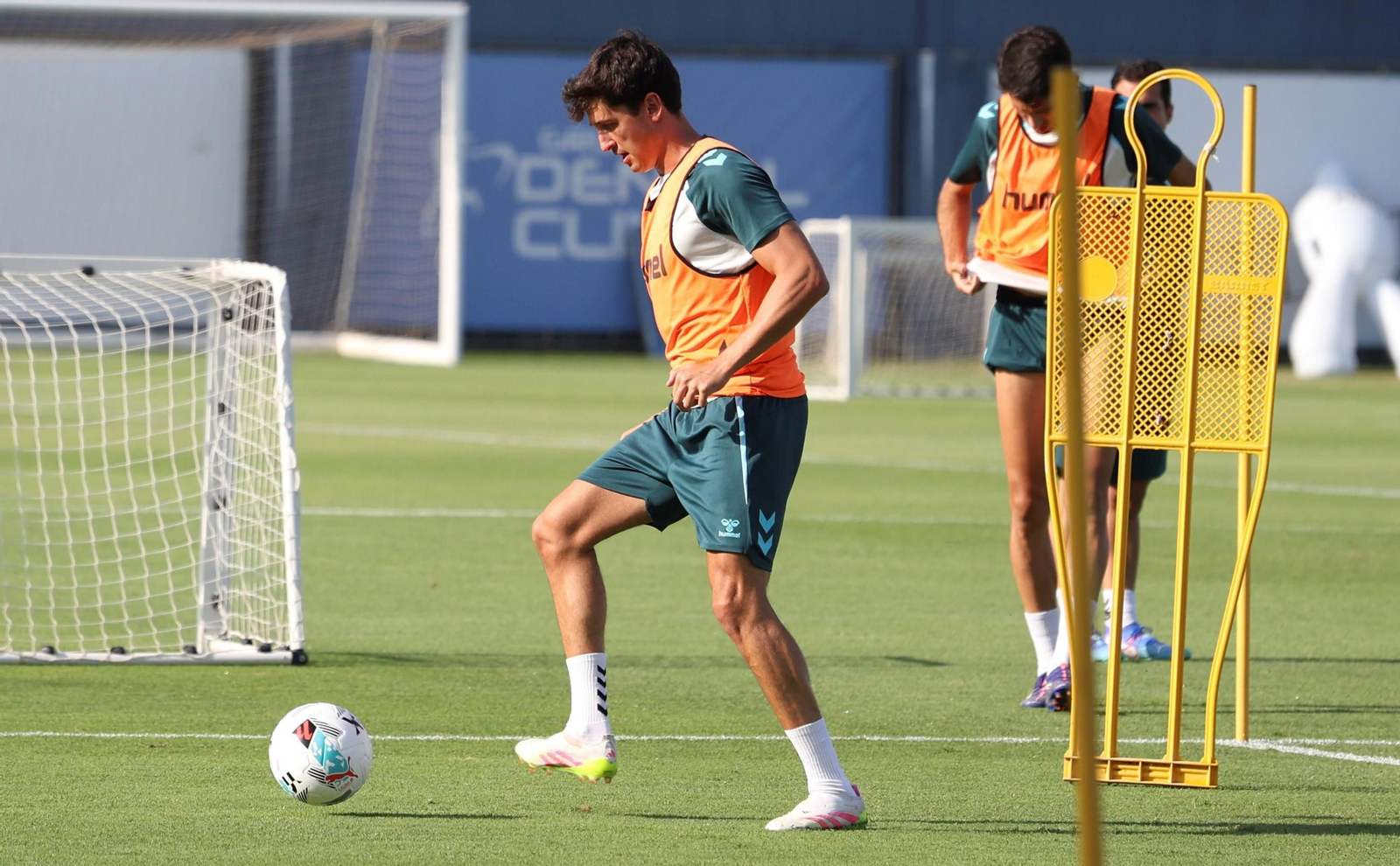 Eneko Jauregi se ejercita en su primer día como jugador del Málaga CF