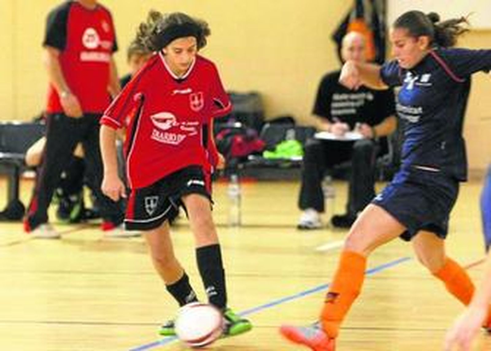 Bea, en la imagen controlando el balón, marcó el tercer gol de las capitalinas.