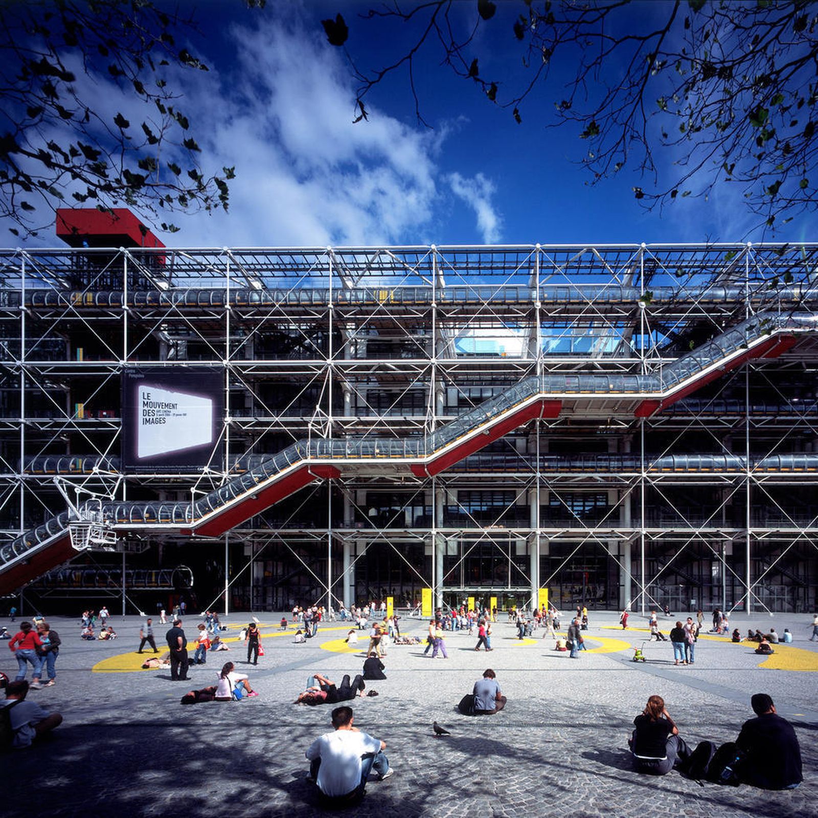 La emblemática sede del Centre Pompidou en París.