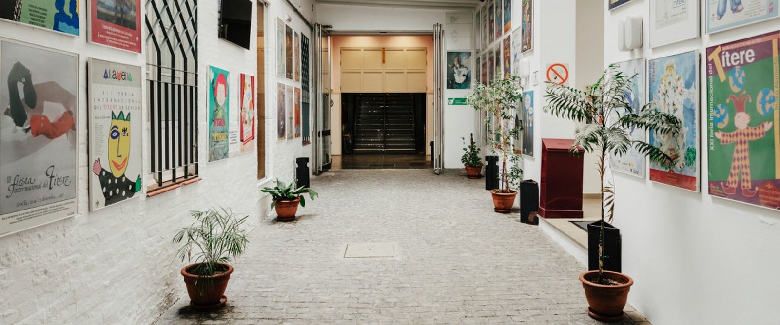 Entrada del teatro Alameda