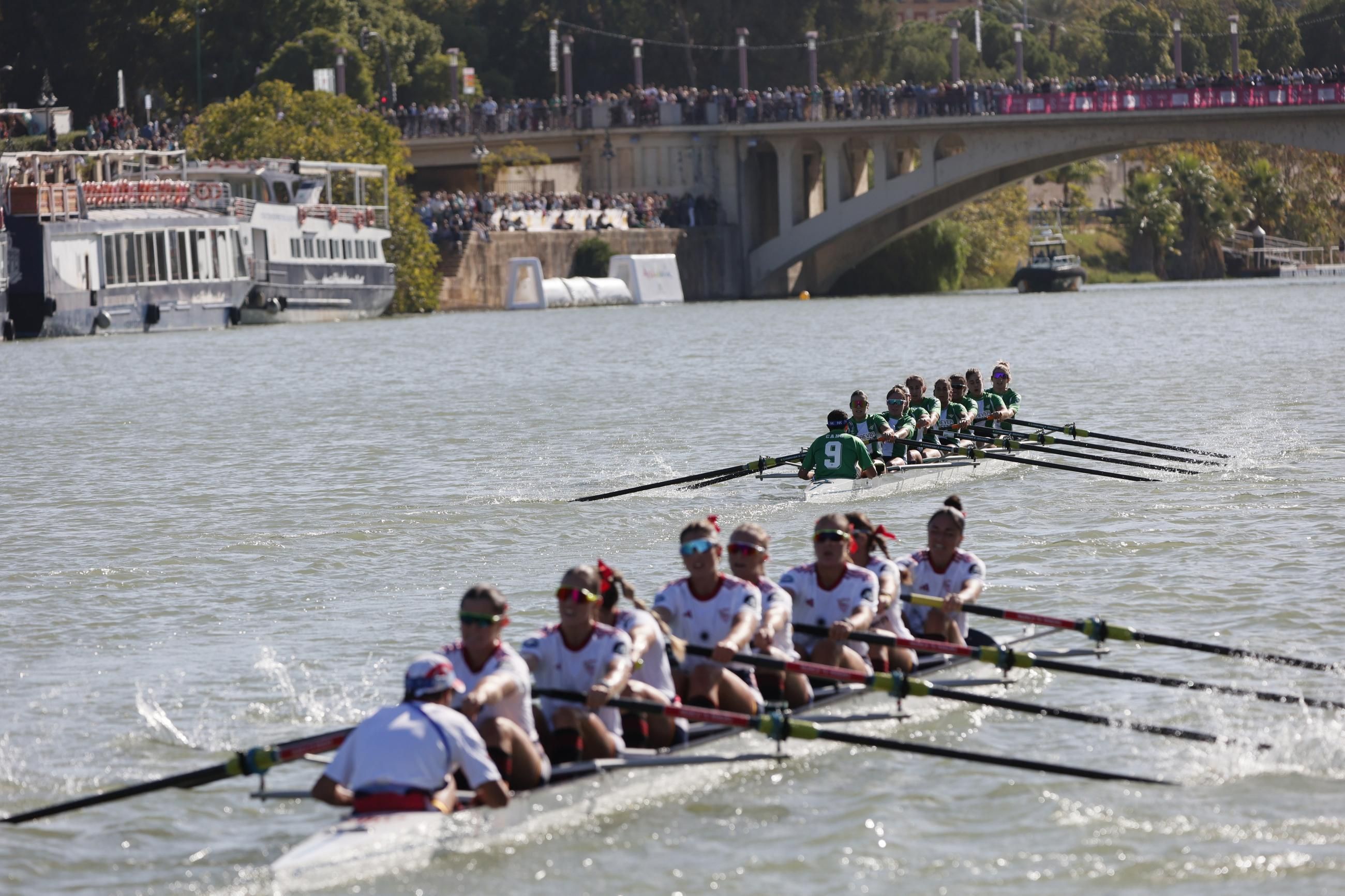 La indignación de una remera del Sevilla FC tras la regata: "El árbitro era del Betis"