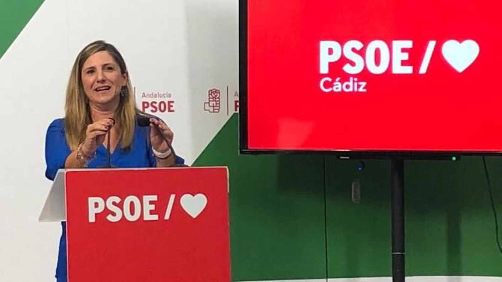 Irene García, durante una rueda de prensa en la sede del PSOE de Cádiz. Irene García, durante una rueda de prensa en la sede del PSOE de Cádiz.