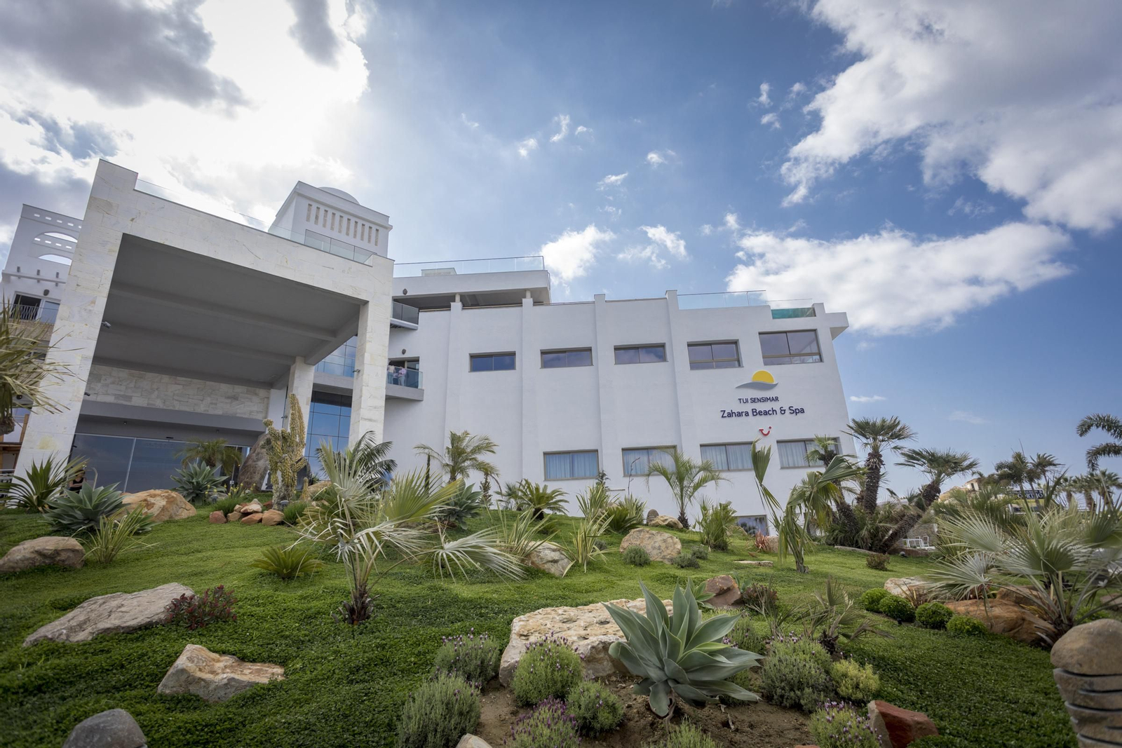 El hotel Zahara Beach & Spa, en imágenes