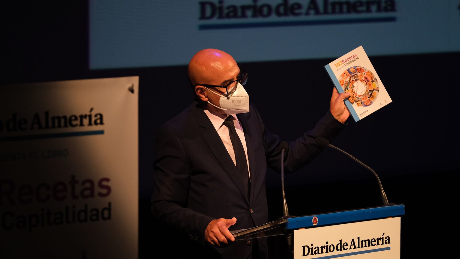 Fotogalería presentación libro '103 Recetas para una Capitalidad'. Almería