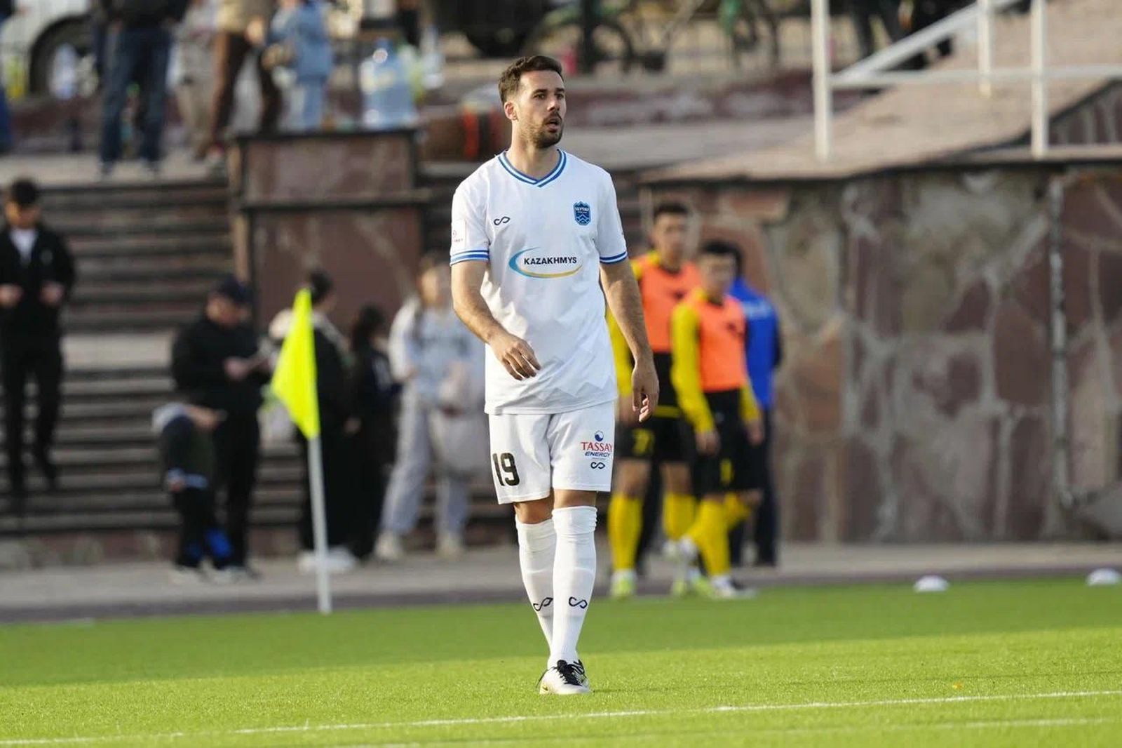 José Carrillo, con la camiseta del FC Ulytau kazajo.