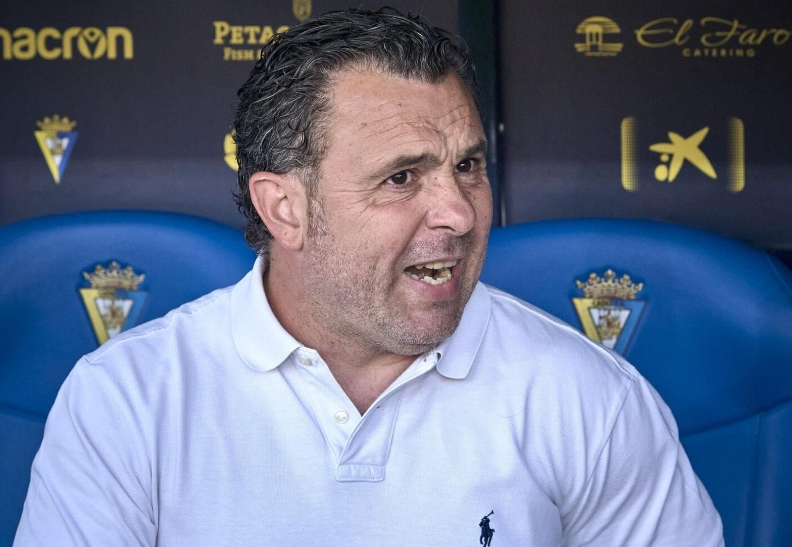 Sergio González lo pasó en el banquillo en los instantes finales del Cádiz-Atlético.