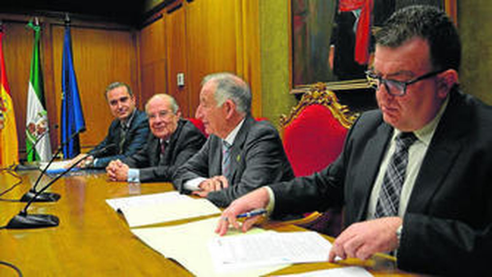 Amós García, Antonio Pérez Lao, Gabriel Amat y Emilio Torres, en la firma del convenio en la Diputación de Almería.