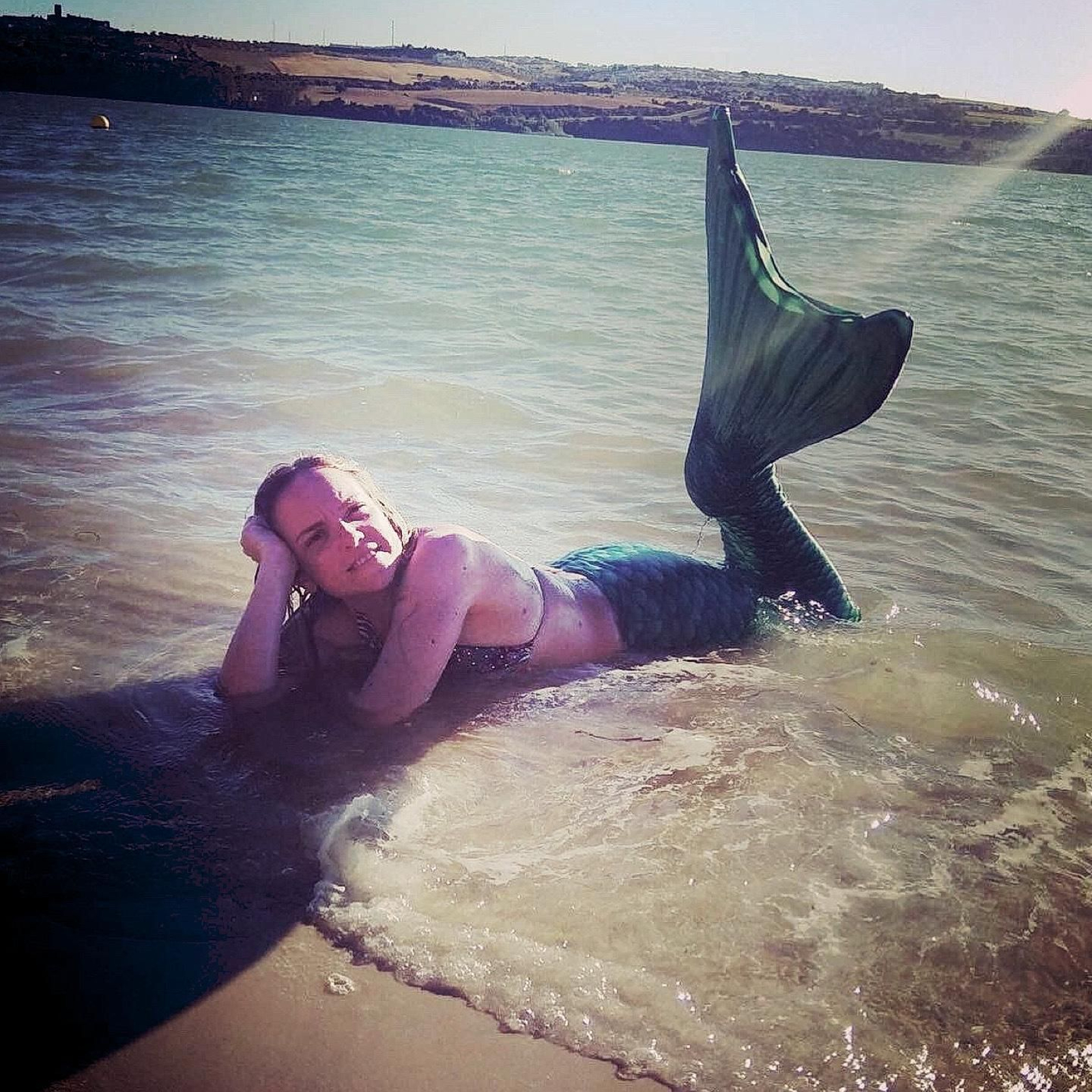 Esther Nieto, con su cola de sirena, en el Lago de Arcos