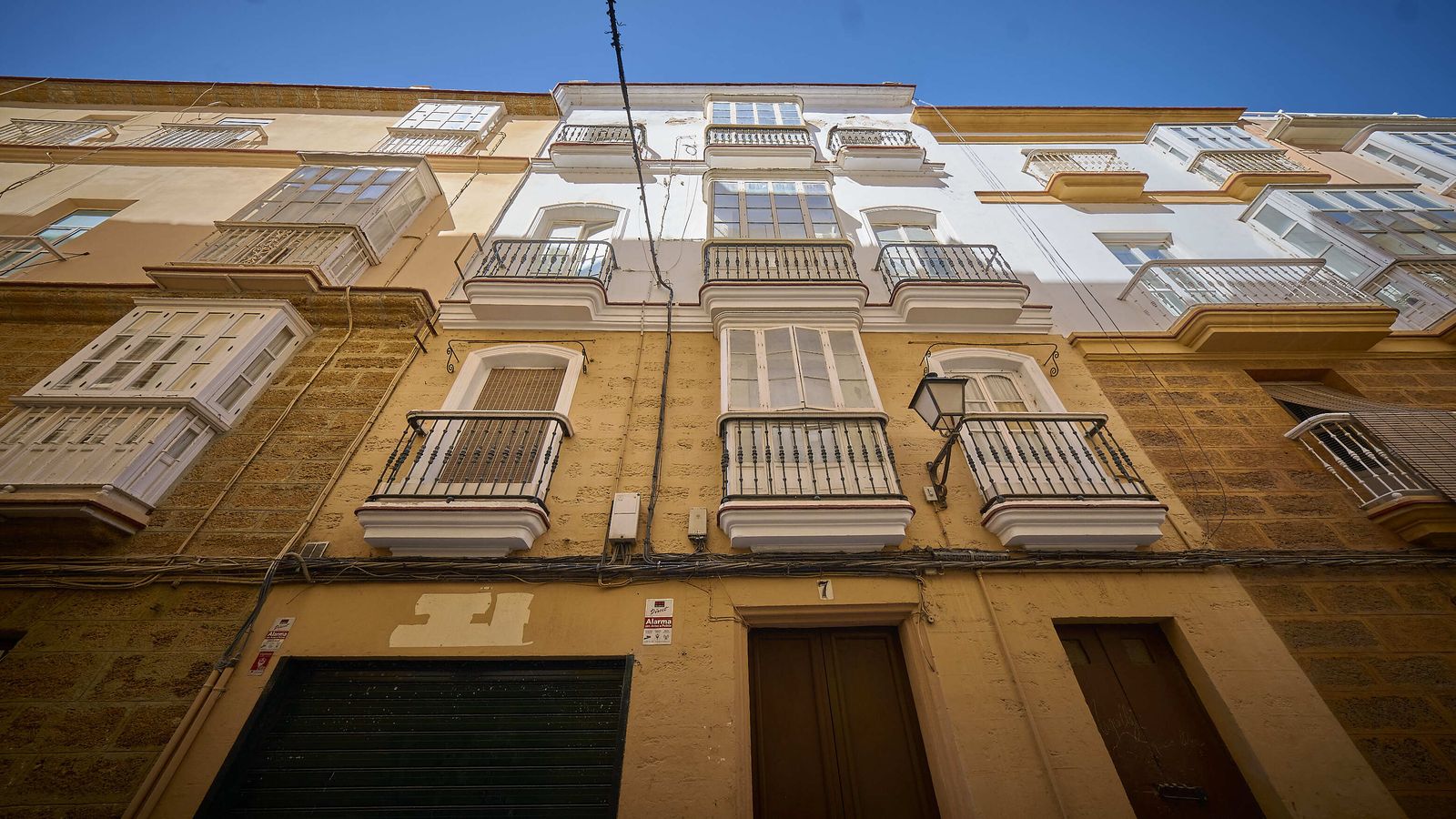 Balcones en varias fincas de la calle Rosario.